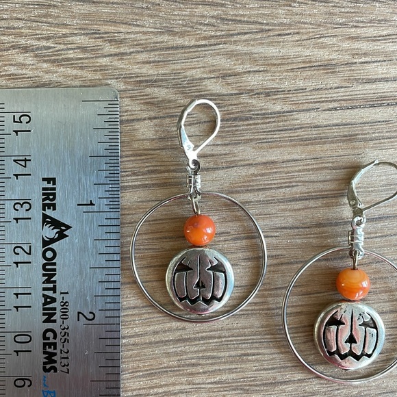 HAND CRAFTED JACK O’LANTERN PIERCED EARRINGS Orange Metallic Silver - Picture 6 of 13